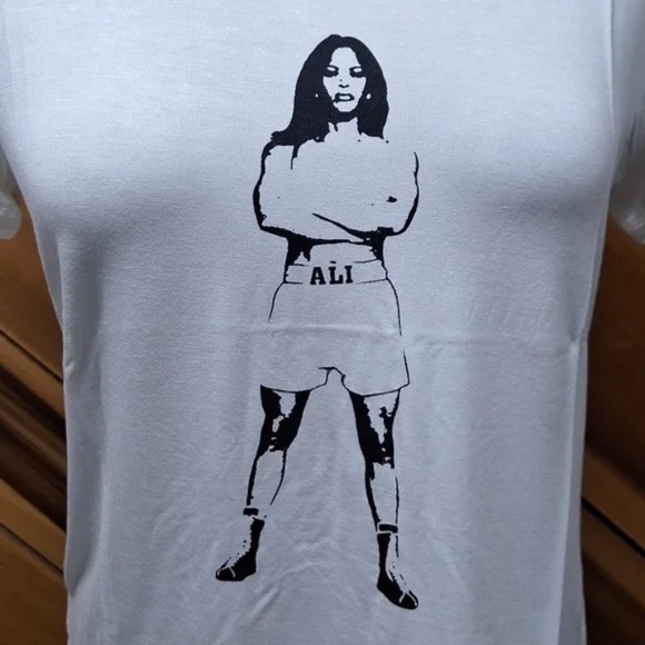 Laila Ali | Women's Empowerment Top Tee - Boxer Power Stance XS (NWT) - Picture 2 of 6